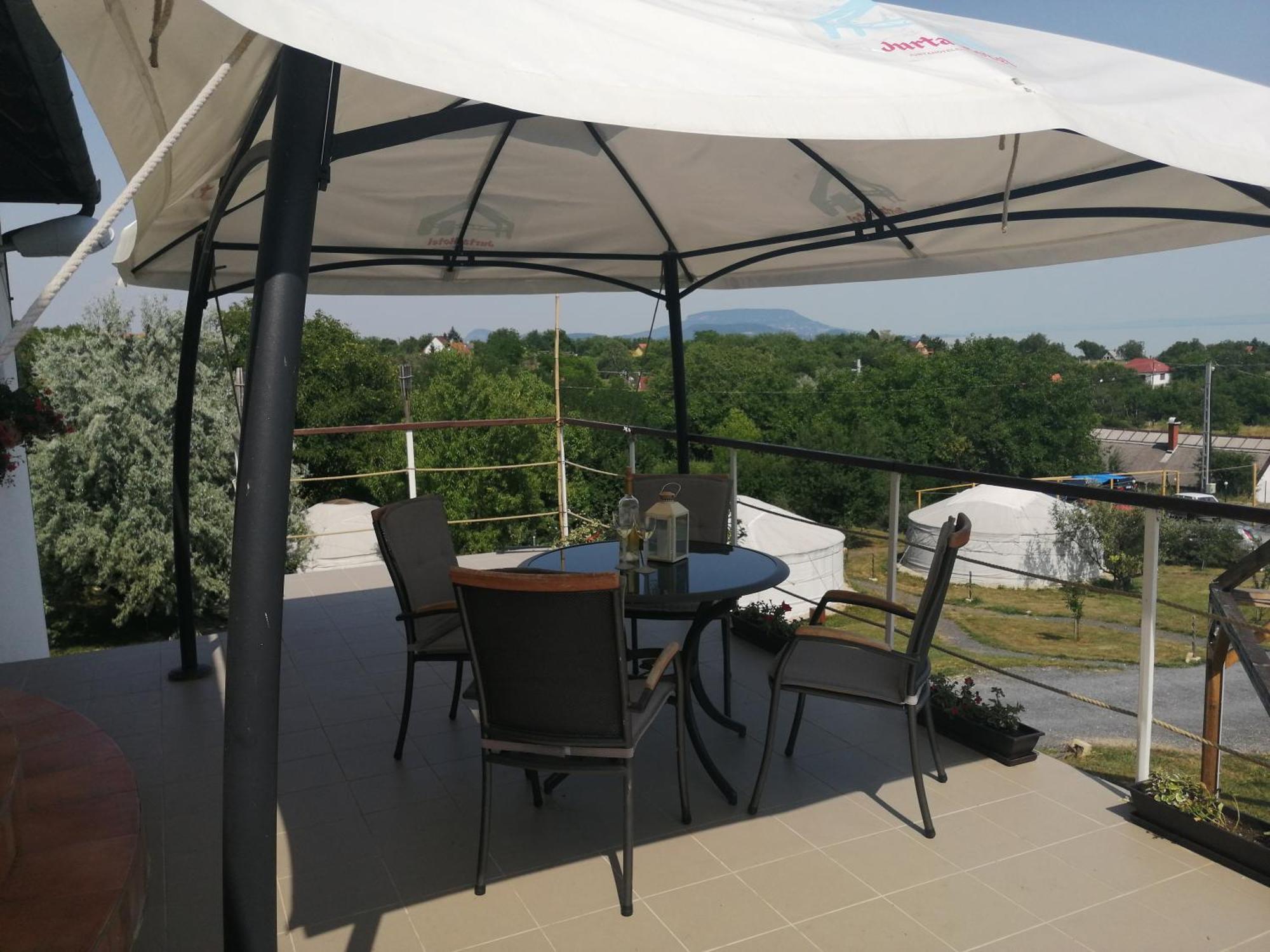 Jurta Hotel Balatongyoeroek מראה חיצוני תמונה