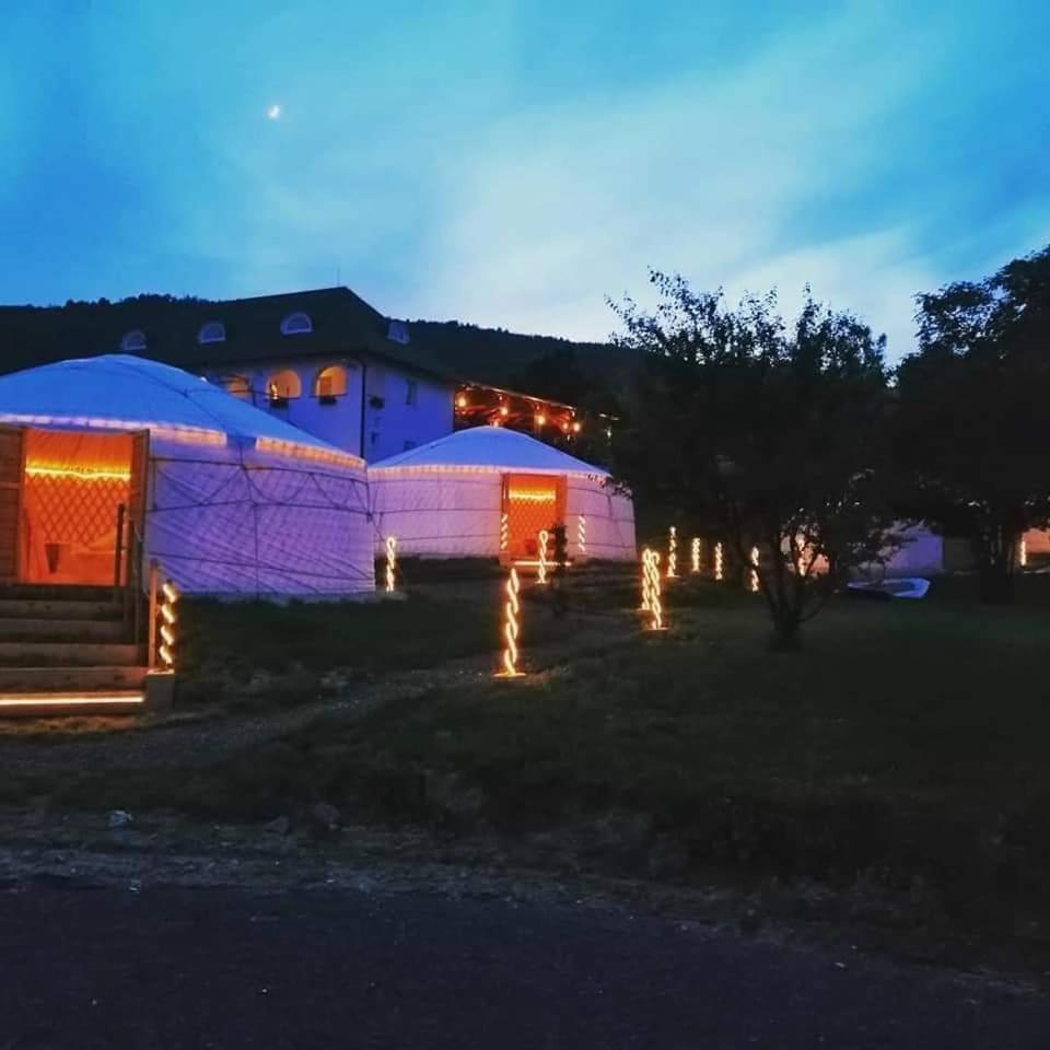 Jurta Hotel Balatongyoeroek מראה חיצוני תמונה