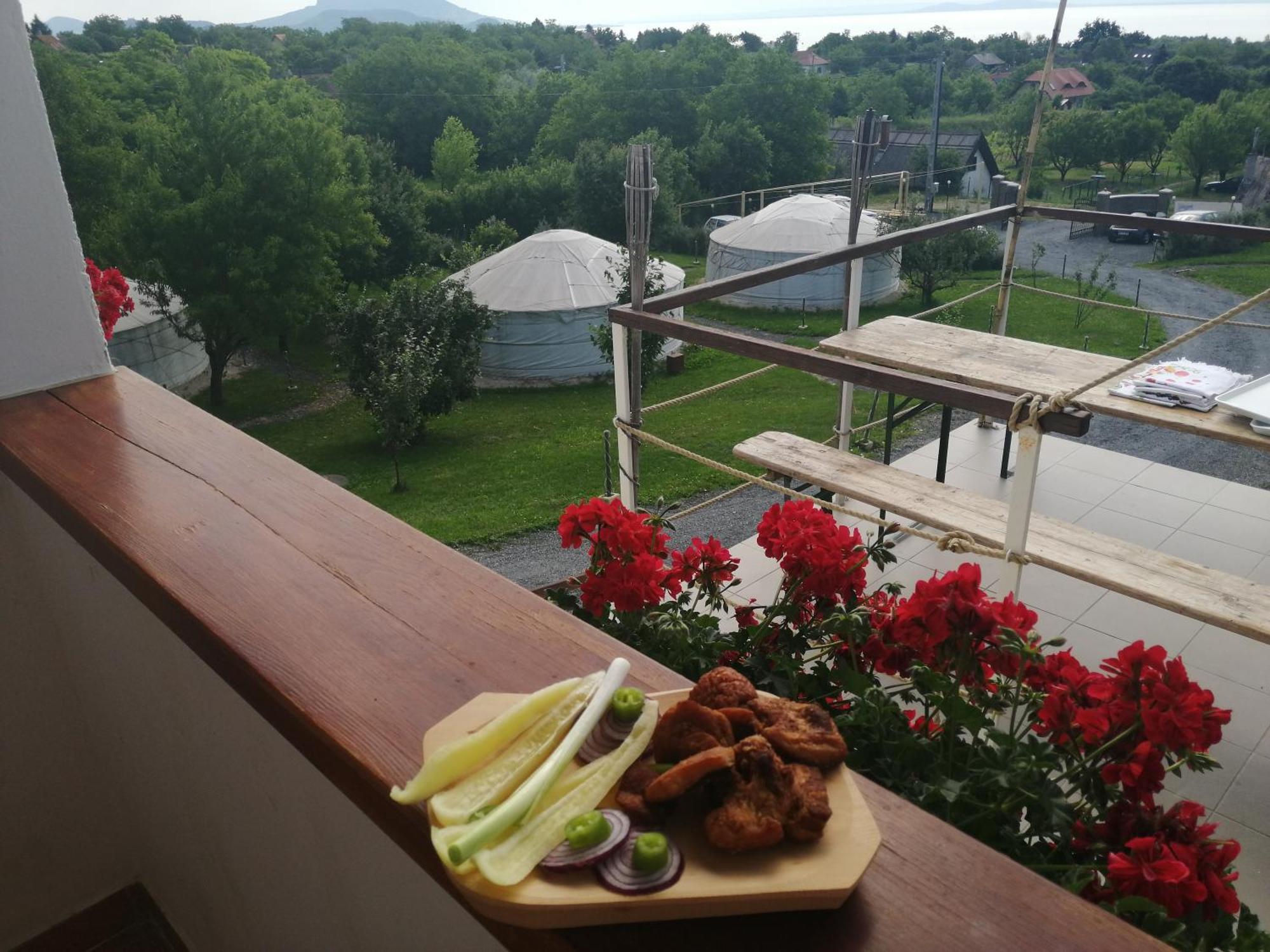 Jurta Hotel Balatongyoeroek מראה חיצוני תמונה