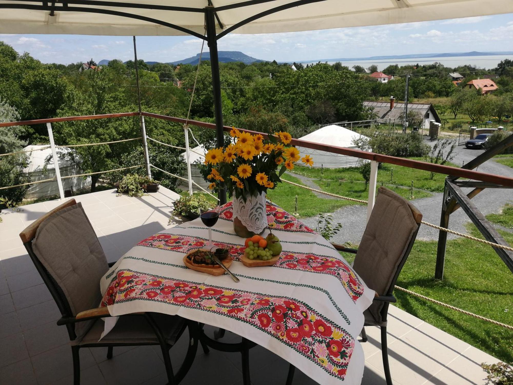 Jurta Hotel Balatongyoeroek מראה חיצוני תמונה