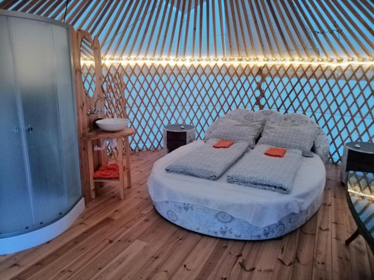 Jurta Hotel Balatongyoeroek מראה חיצוני תמונה