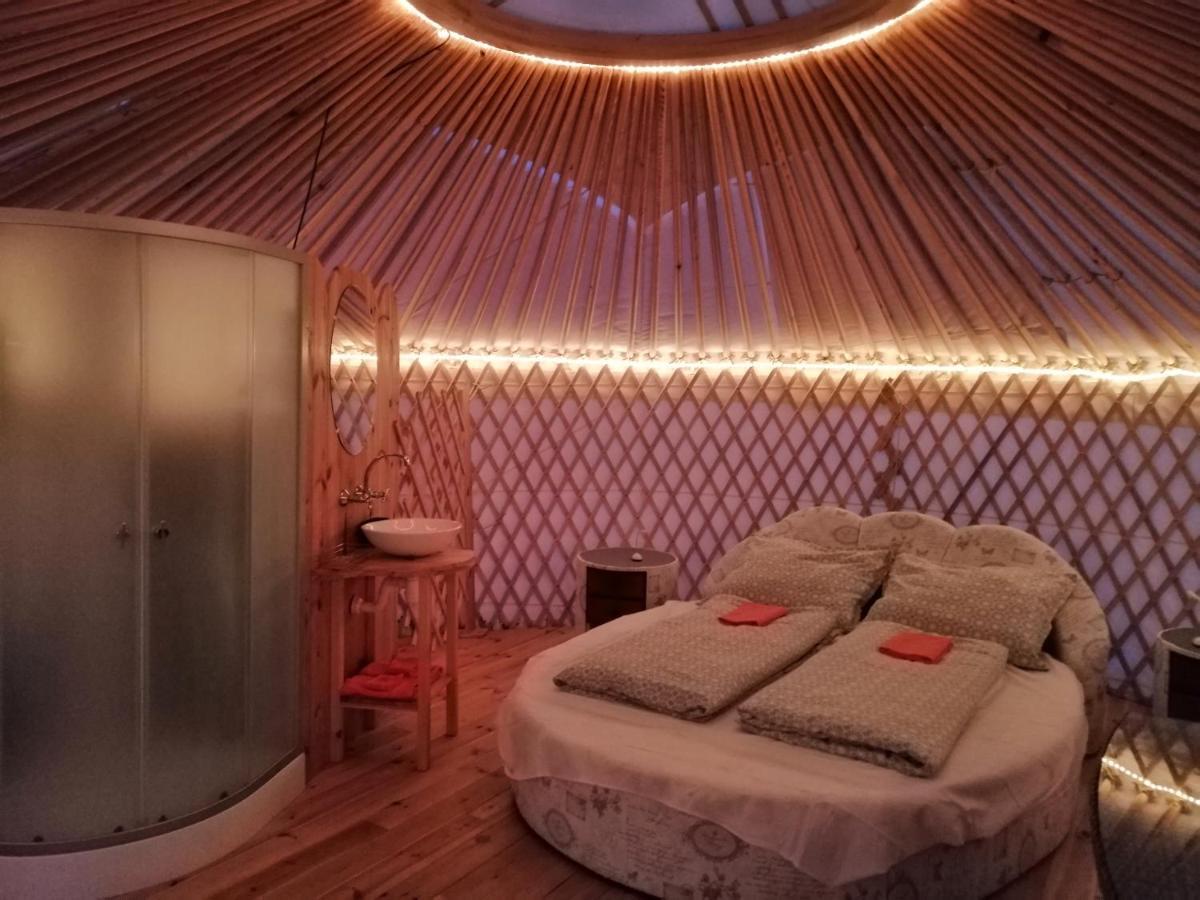 Jurta Hotel Balatongyoeroek מראה חיצוני תמונה